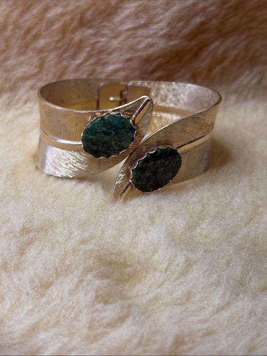 Jewelry - Vintage Gold-Tone Hinge Leaf design Bracelet with Green Stone Accents